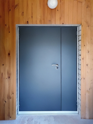 Полуторапольная стальная дверь