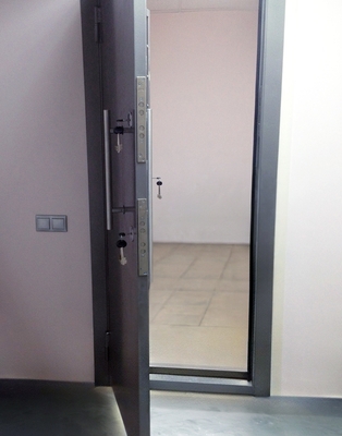 Взломостойкая стальная дверь